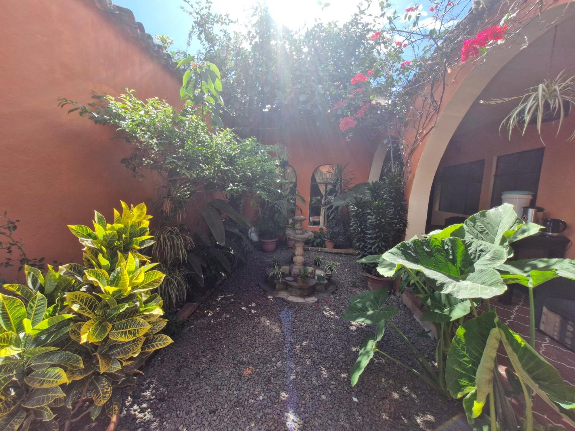 Hospedaje El Viajero Antigua Lli Exteriör bild